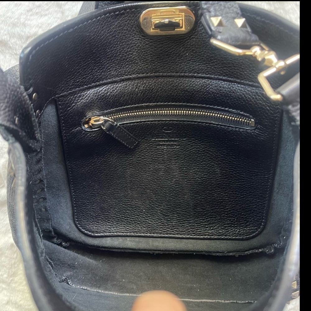 Valentino Garavani Black Hobo Leather Messenger Rockstud Bag - Picture 8 of 15